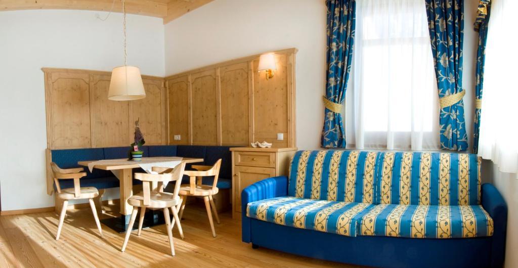 Family And Wellness Residence Ciasa Antersies サン・カッシアーノ エクステリア 写真