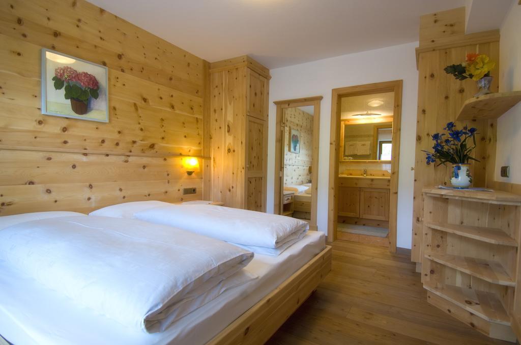 Family And Wellness Residence Ciasa Antersies サン・カッシアーノ 部屋 写真