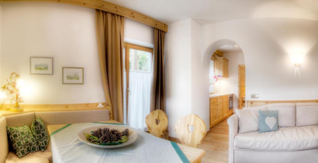 Family And Wellness Residence Ciasa Antersies サン・カッシアーノ 部屋 写真