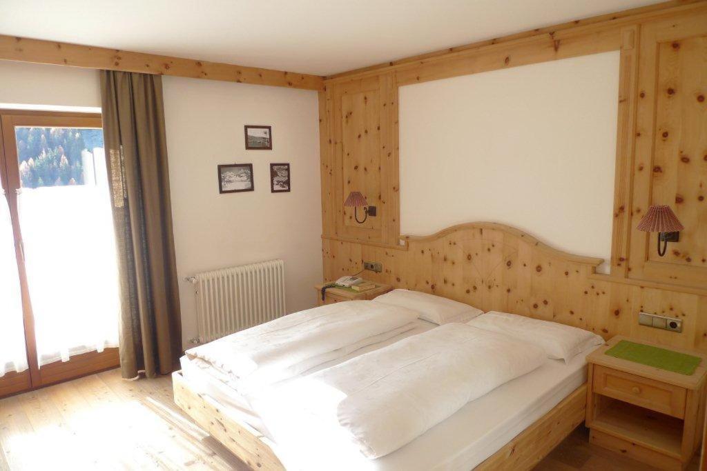 Family And Wellness Residence Ciasa Antersies サン・カッシアーノ 部屋 写真