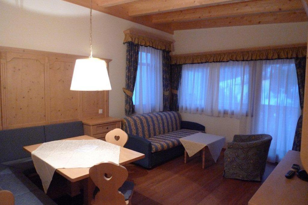 Family And Wellness Residence Ciasa Antersies サン・カッシアーノ 部屋 写真