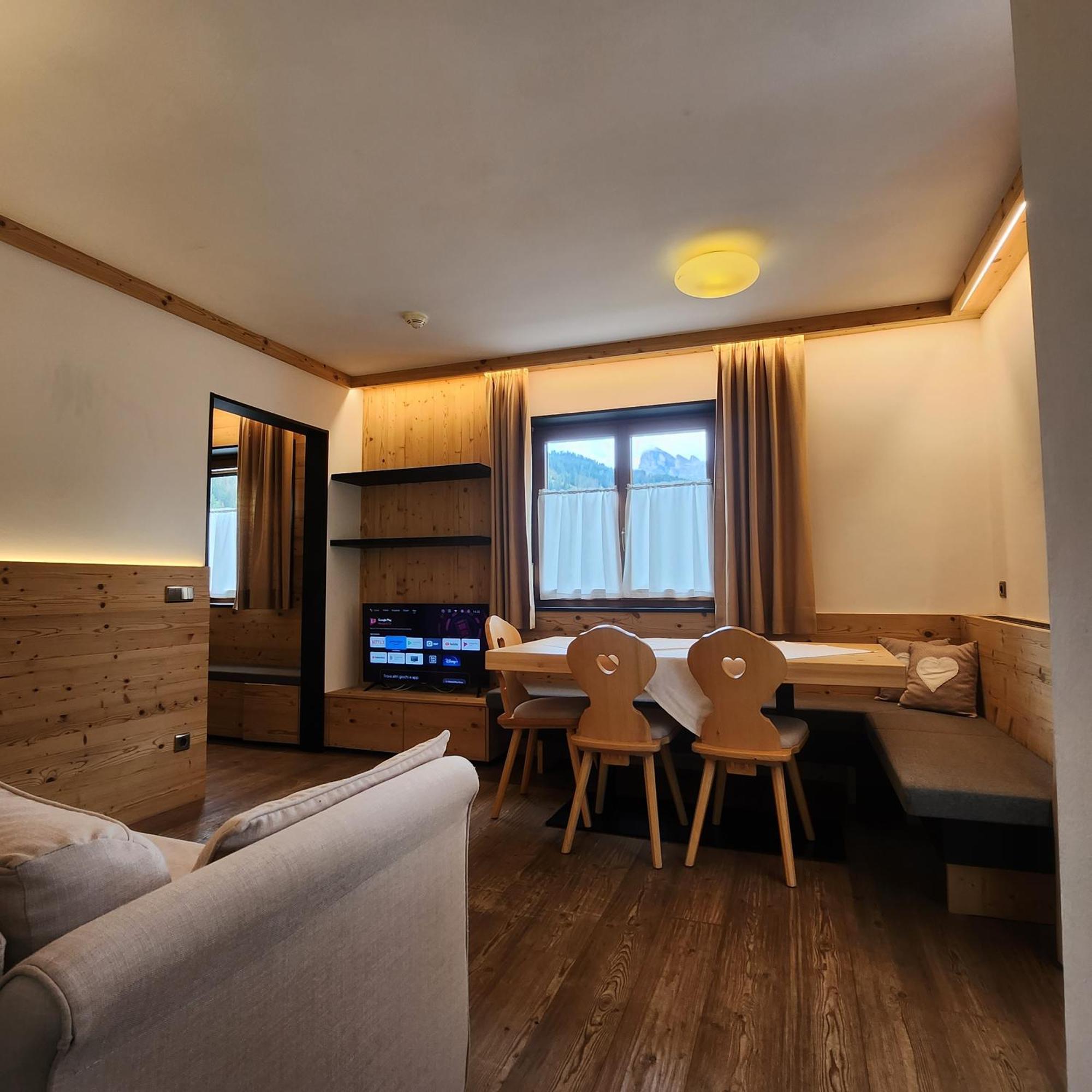 Family And Wellness Residence Ciasa Antersies サン・カッシアーノ エクステリア 写真